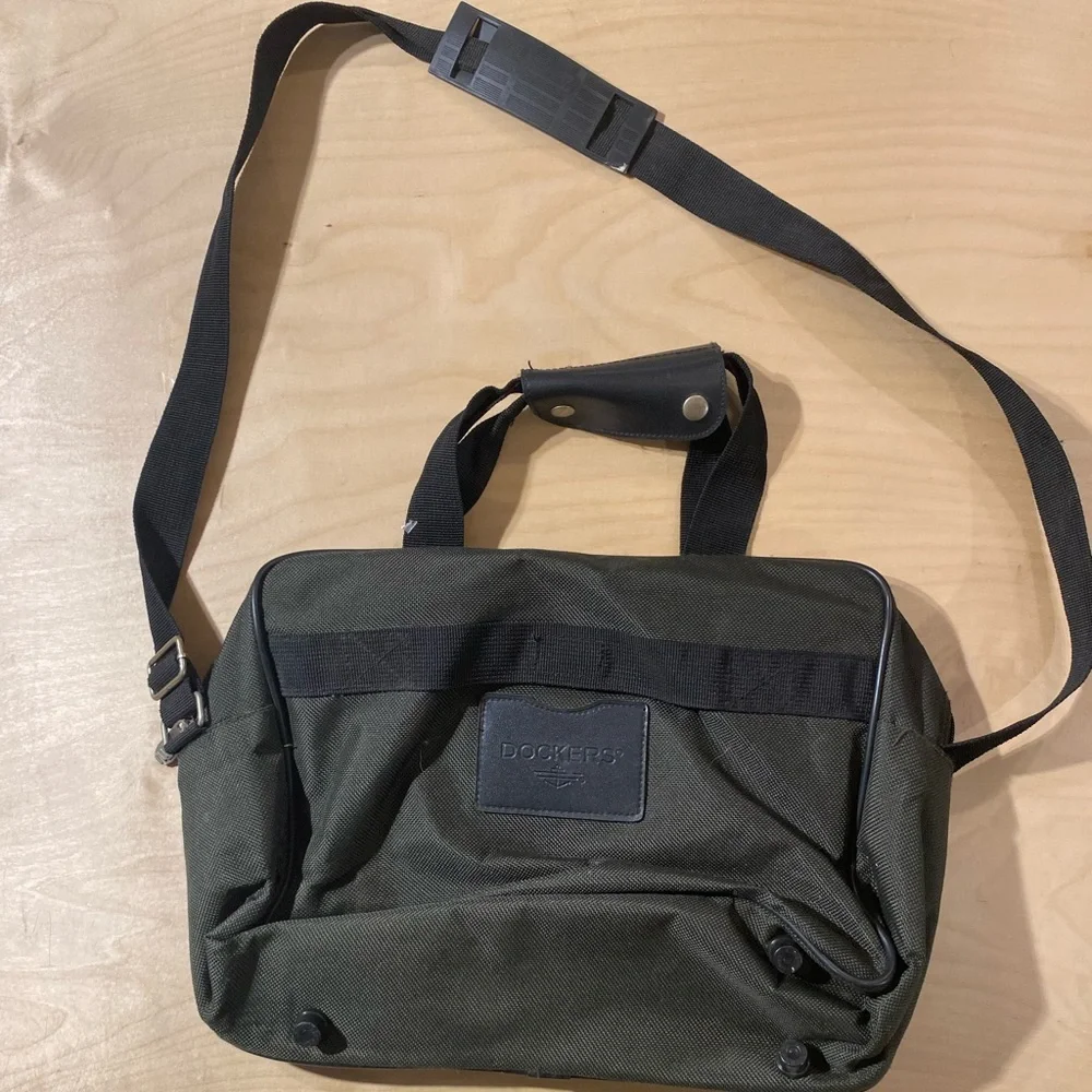 Dockers Dark Gray Men's Messenger Bag (PS)